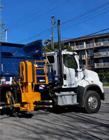 Camion Location Martin-Lalonde équipé pour collecte des matières résiduelles et recyclage municipal au Québec